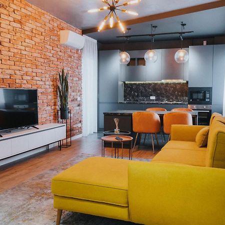 Charlotte Piata Unirii - Free Private Parking 2Bedrooms Apartment Oradea Buitenkant foto