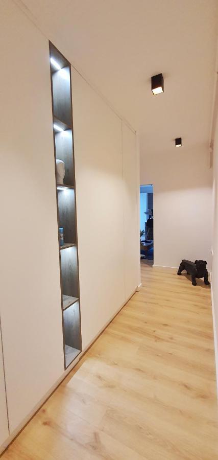Charlotte Piata Unirii - Free Private Parking 2Bedrooms Apartment Oradea Buitenkant foto