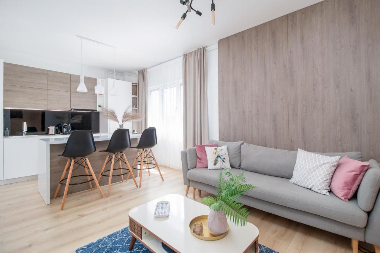 Charlotte Piata Unirii - Free Private Parking 2Bedrooms Apartment Oradea Buitenkant foto