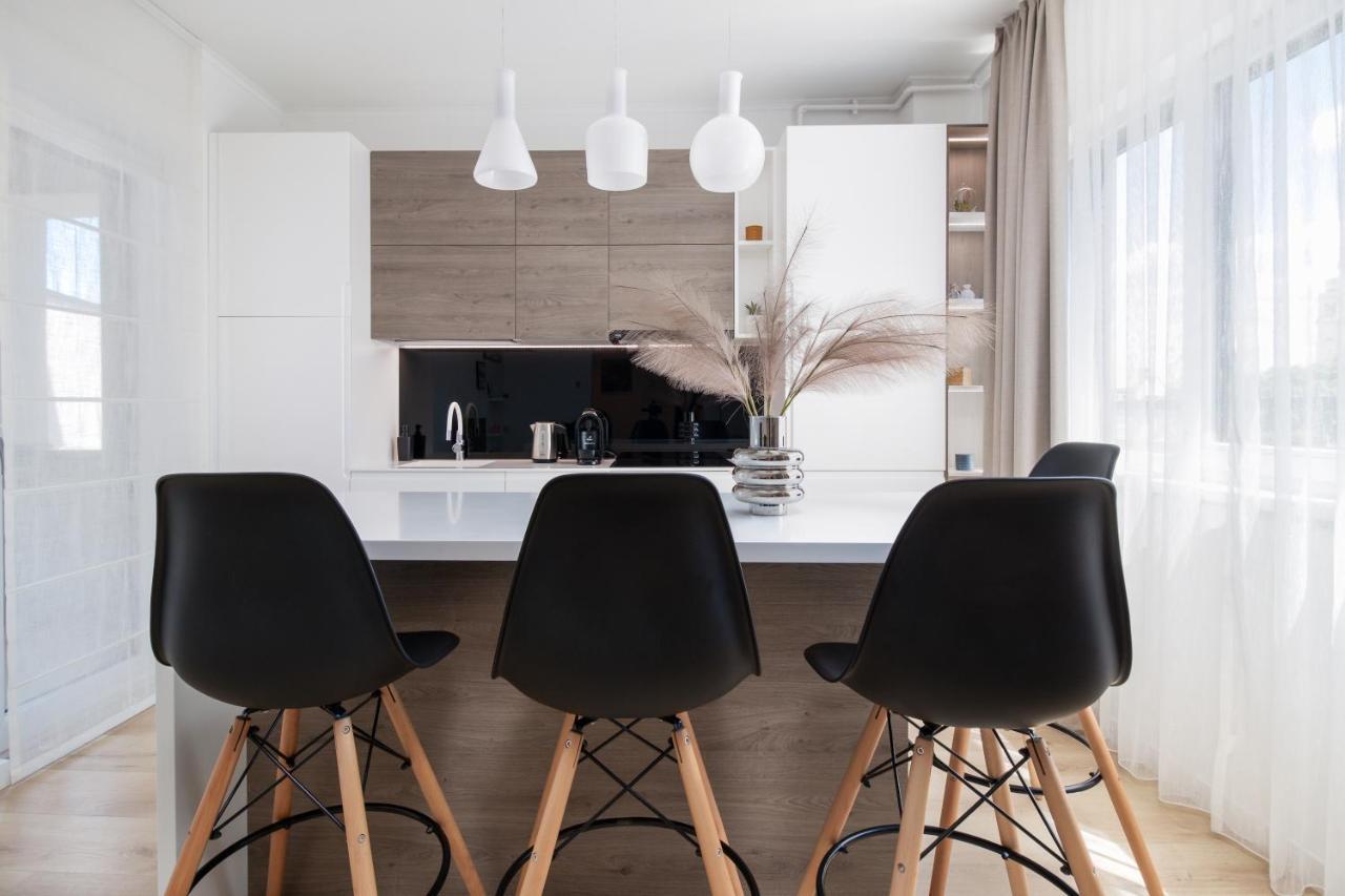 Charlotte Piata Unirii - Free Private Parking 2Bedrooms Apartment Oradea Buitenkant foto