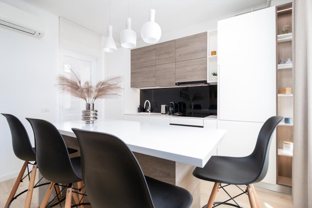 Charlotte Piata Unirii - Free Private Parking 2Bedrooms Apartment Oradea Buitenkant foto