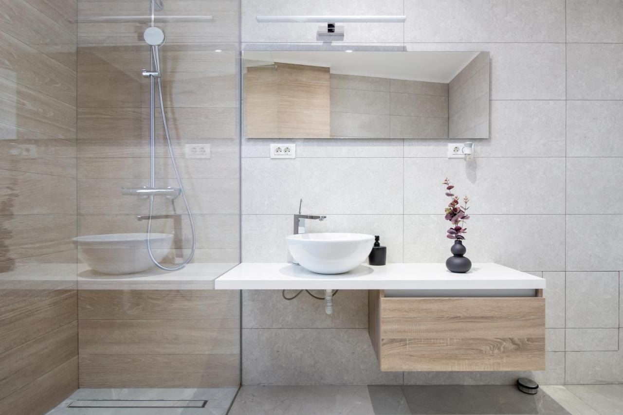 Charlotte Piata Unirii - Free Private Parking 2Bedrooms Apartment Oradea Buitenkant foto