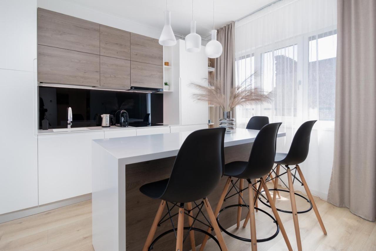 Charlotte Piata Unirii - Free Private Parking 2Bedrooms Apartment Oradea Buitenkant foto