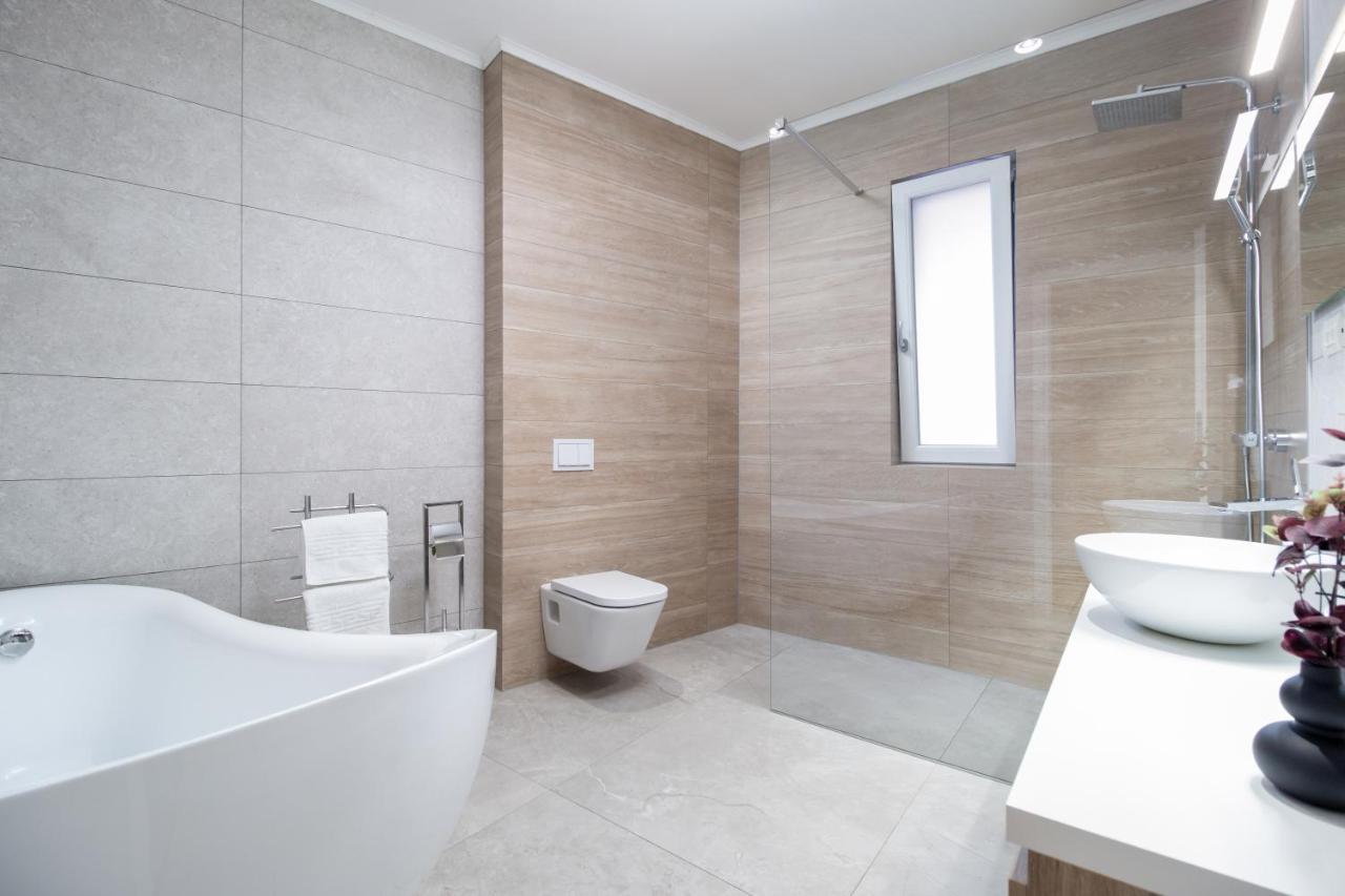 Charlotte Piata Unirii - Free Private Parking 2Bedrooms Apartment Oradea Buitenkant foto
