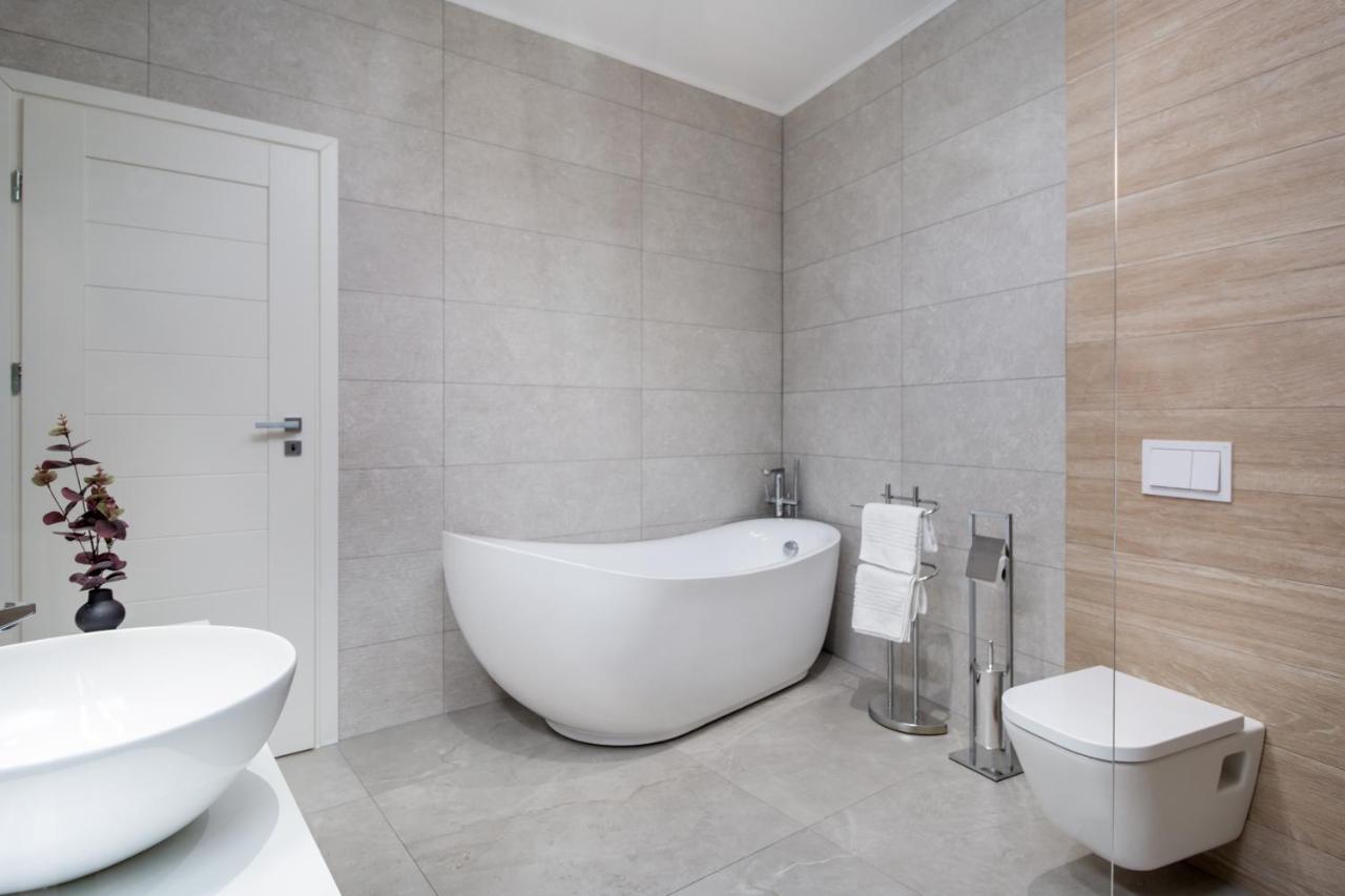Charlotte Piata Unirii - Free Private Parking 2Bedrooms Apartment Oradea Buitenkant foto