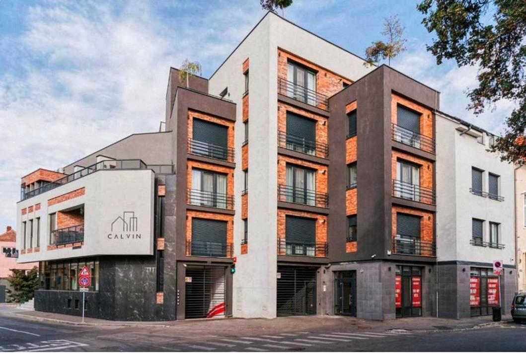 Charlotte Piata Unirii - Free Private Parking 2Bedrooms Apartment Oradea Buitenkant foto