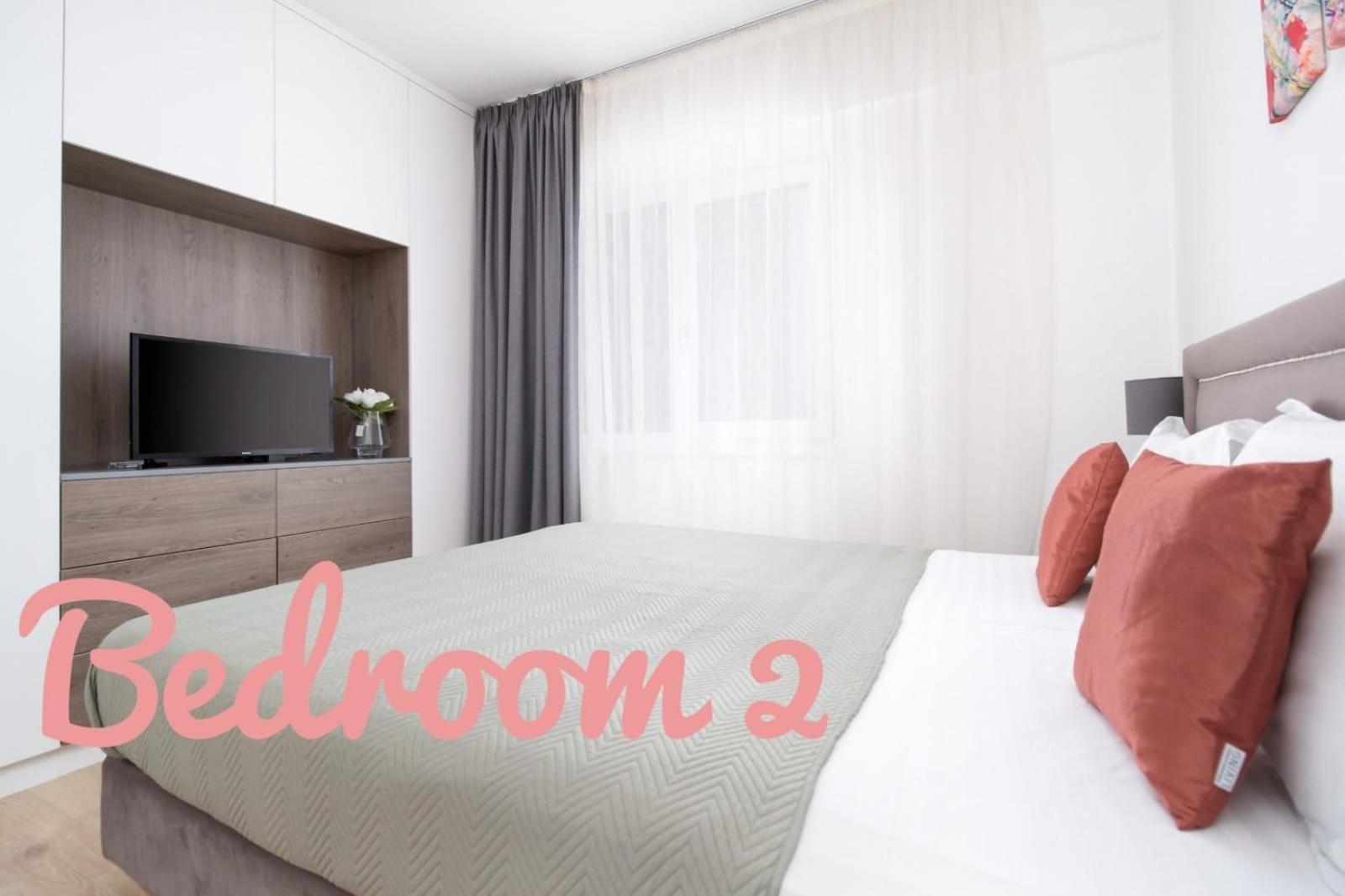 Charlotte Piata Unirii - Free Private Parking 2Bedrooms Apartment Oradea Buitenkant foto