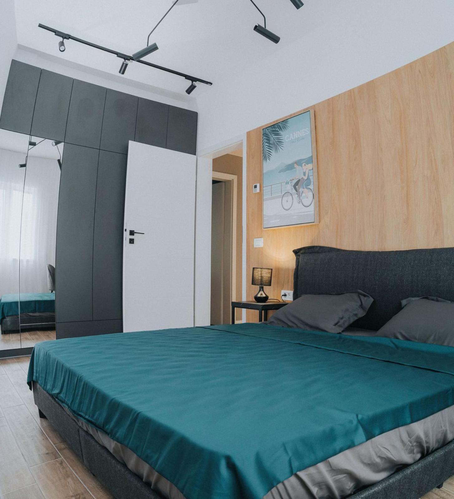 Charlotte Piata Unirii - Free Private Parking 2Bedrooms Apartment Oradea Buitenkant foto